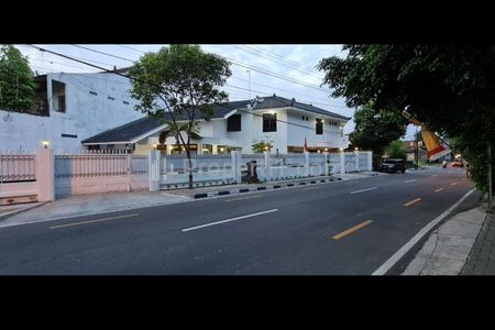 Dijual Rumah Mewah dekat Pintu Masuk Gembira Loka Zoo Yogyakarta