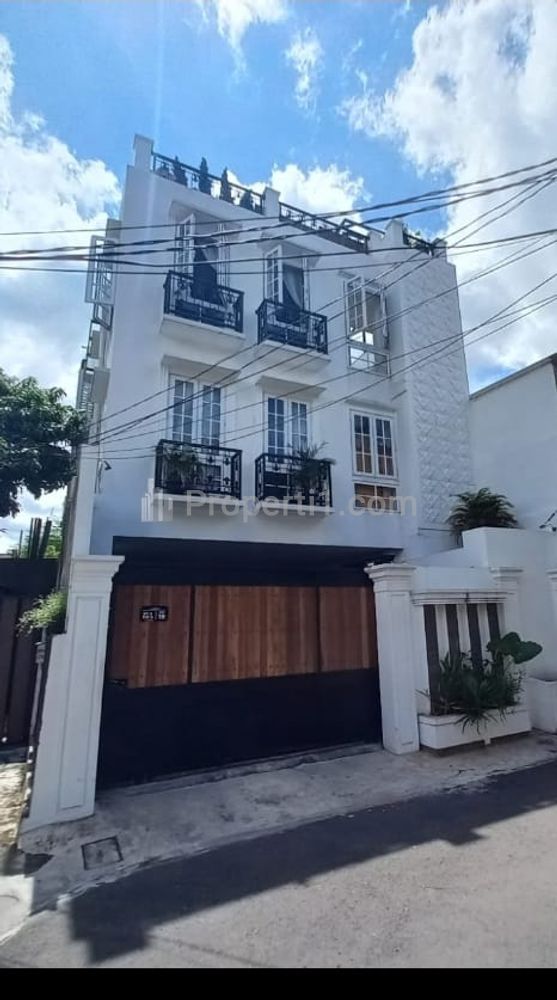 Dijual Rumah 2,5 Lantai Plus Rooftop, Siap Huni di Pejaten Barat, Jaksel