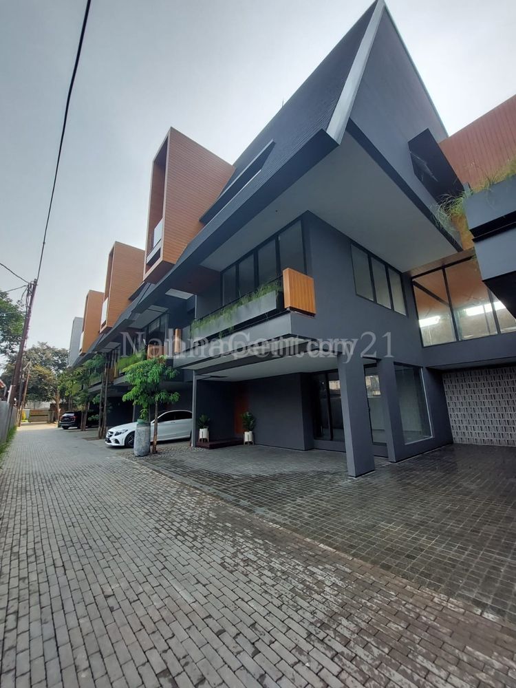 Dijual / Sewa Townhouse di Kemang Jakarta Selatan