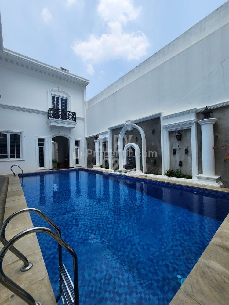 Dijual Rumah Baru American Classic House Style di Cilandak, Jakarta Selatan