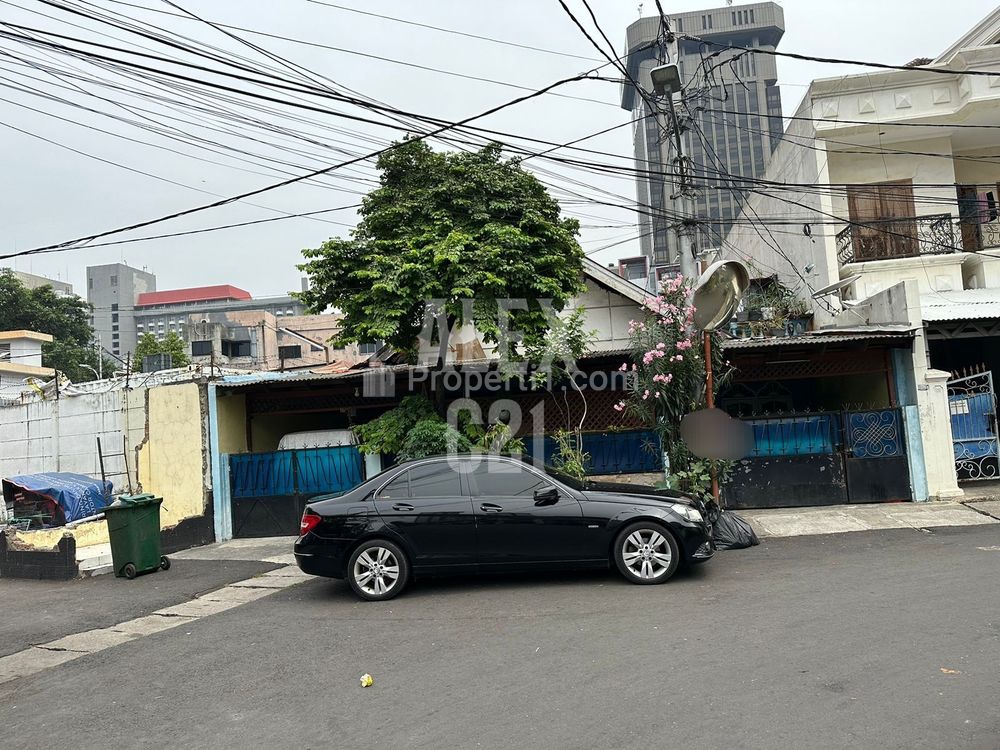 Dijual Rumah di Kebon Sirih (Hitung Tanah Saja) Menteng, Jakarta Pusat