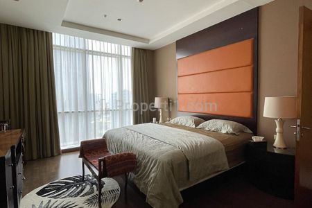 Jual / Sewa Apartemen Oakwood Mega Kuningan Jakarta Selatan – 3+1 Bedrooms 207sqm Furnished, Big Living Room