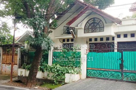 Dijual Rumah Asri Siap Huni Pinggir Jalan Besar di Pondok Labu Jakarta Selatan