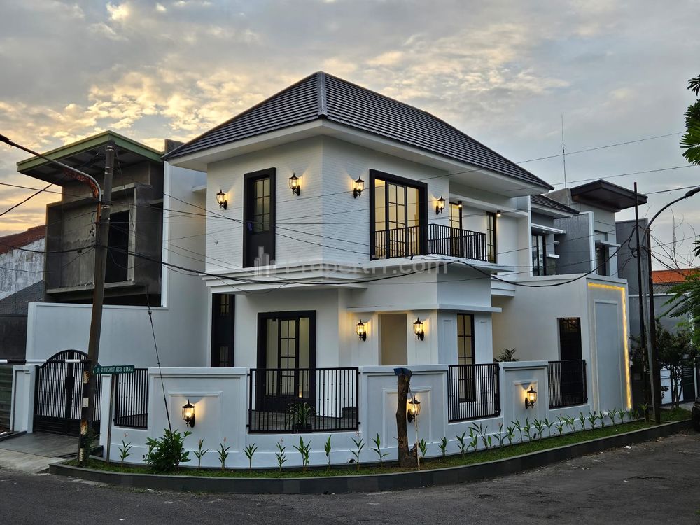 Jual Cepat Baru Rumah Modern Style Rungkut Asri Utara, Surabaya Timur, Surabaya - Siap Huni Strategis