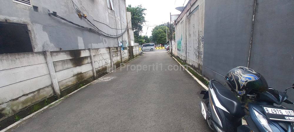 Jual Rumah Hitung Tanah di Tanah Kusir, Jakarta Selatan - 40 Meter ke Jalan Veteran Raya