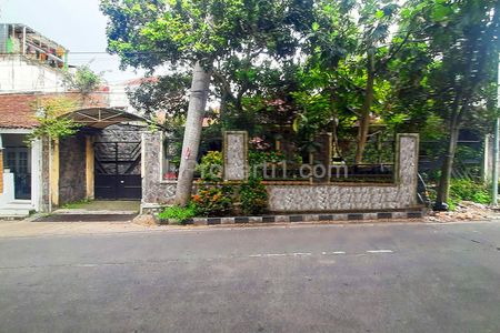 Dijual Rumah Modern Classic dengan Kolam Renang di Jalan Sukahaji Kawasan Pasteur Bandung