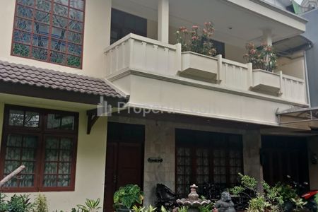 Dijual Rumah 2 Lantai dengan Luas Tanah 840 m2 di Kebagusan Jakarta Selatan