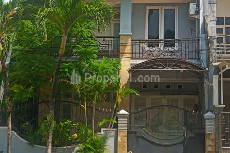Rumah Mewah Dijual Murah Luas Tanah 112 m2 SHM di Babatan Pilang Wiyung Surabaya