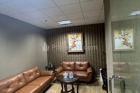 Disewakan Ruang Kantor di Lippo Holland Village, Cempaka Putih, Jakarta Pusat - Luas 120 sqm Furnished