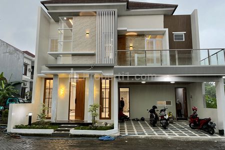 Dijual Rumah Mewah Full Furnish Kolam Renang di Perum Elite Jl. Kaliurang Km 9 Yogyakarta