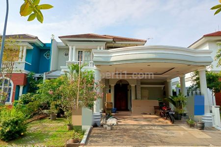 Dijual Rumah Depan Taman, 6 Kamar di Kota Wisata, Cibubur, Bogor, Jawa Barat
