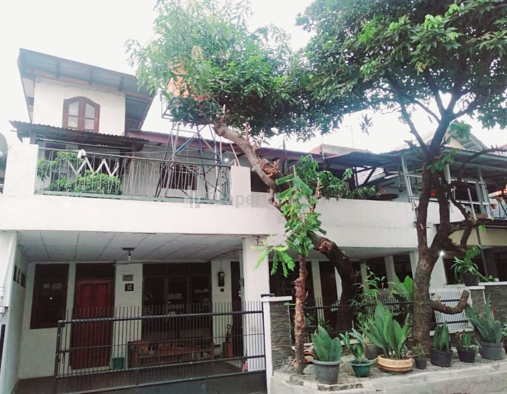 Dijual Rumah Lokasi Strategis di Daerah Kramat Jati, Jakarta Timur