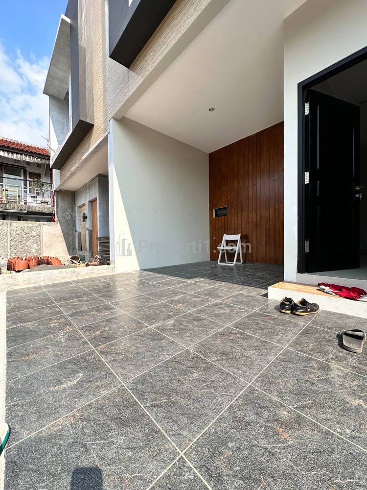 Dijual Rumah 2 Lantai di Cipayung Jakarta Timur dekat LRT Ciracas