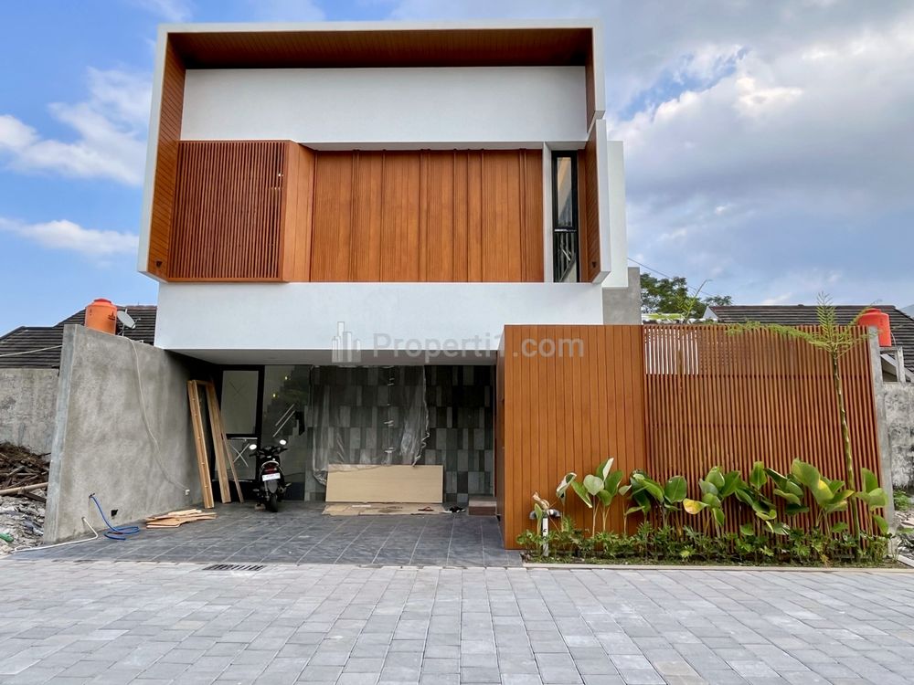 Dijual Rumah Baru dengan Kolam Renang dalam Cluster di Condongcatur Sleman dekat UPN, UGM