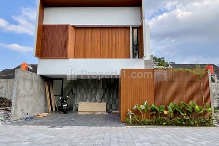 Dijual Rumah Baru dengan Kolam Renang dalam Cluster di Condongcatur Sleman dekat UPN, UGM