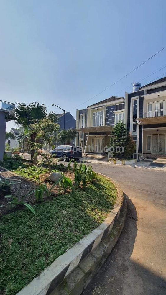 Dijual Rumah Mewah 2 Lantai Tirtasani Royal Resort Malang