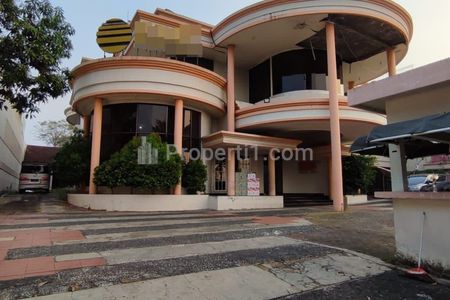 Jual Rumah dan Gedung Kantor di Puncak Permai Surabaya