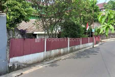 Jual Rumah dengan Halaman Luas Siap Huni dekat Tol dan MRT Fatmawati, Jakarta Selatan