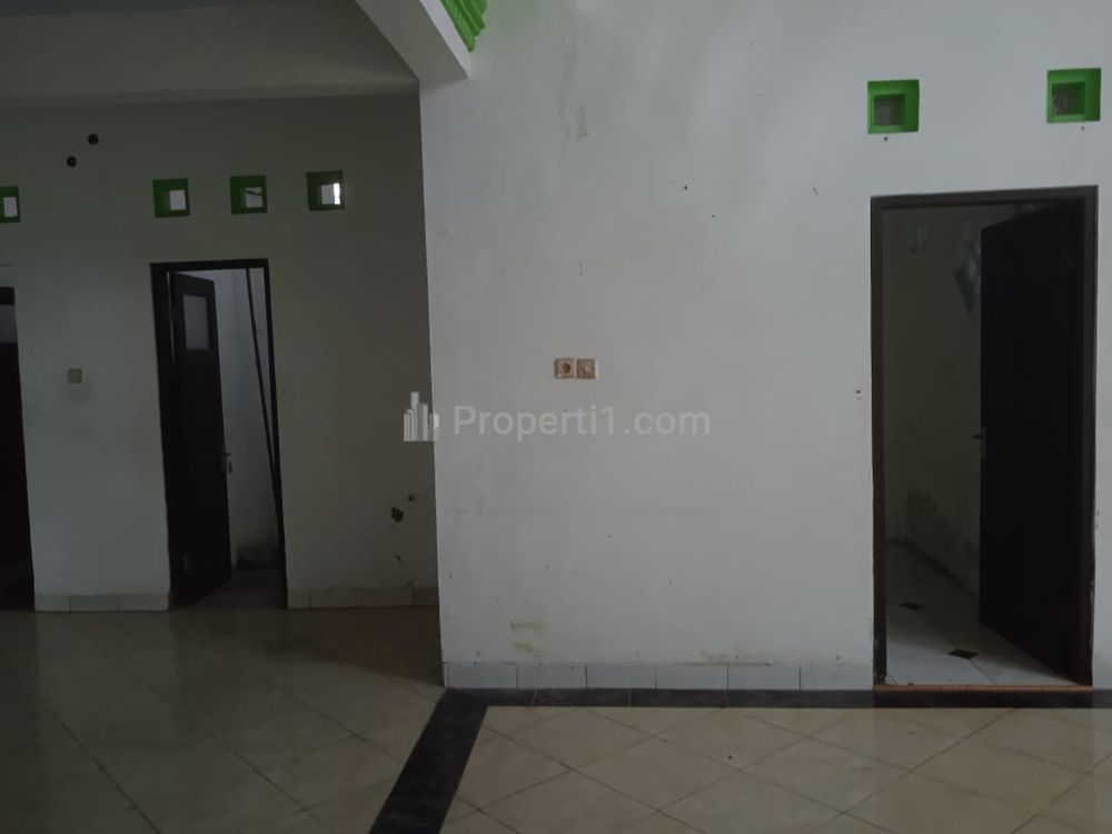 Dijual Segera Daripada Kosong, Rumah Luas di Dinar Elok dekat Kampus Undip Tembalang, Semarang, Cocok Kos-kosan