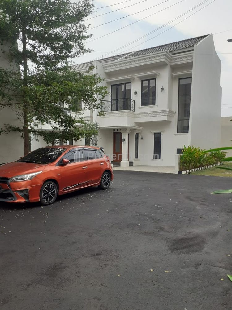 Tampak Depan Kompleks 
