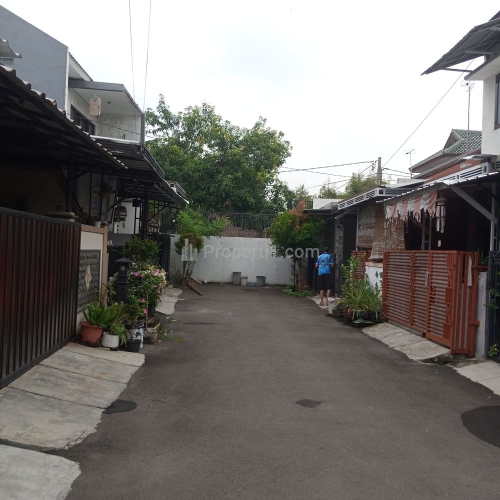 Tampak jalan depan aset