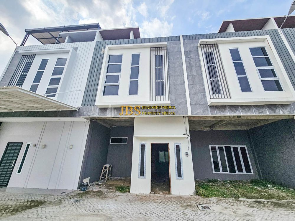 Dijual Rumah 2.5 Tingkat di Komplek Bhayangkara Palace di Daerah Krakatau Medan