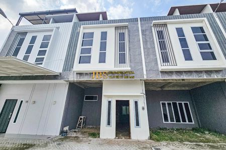 Dijual Rumah 2.5 Tingkat di Komplek Bhayangkara Palace di Daerah Krakatau Medan