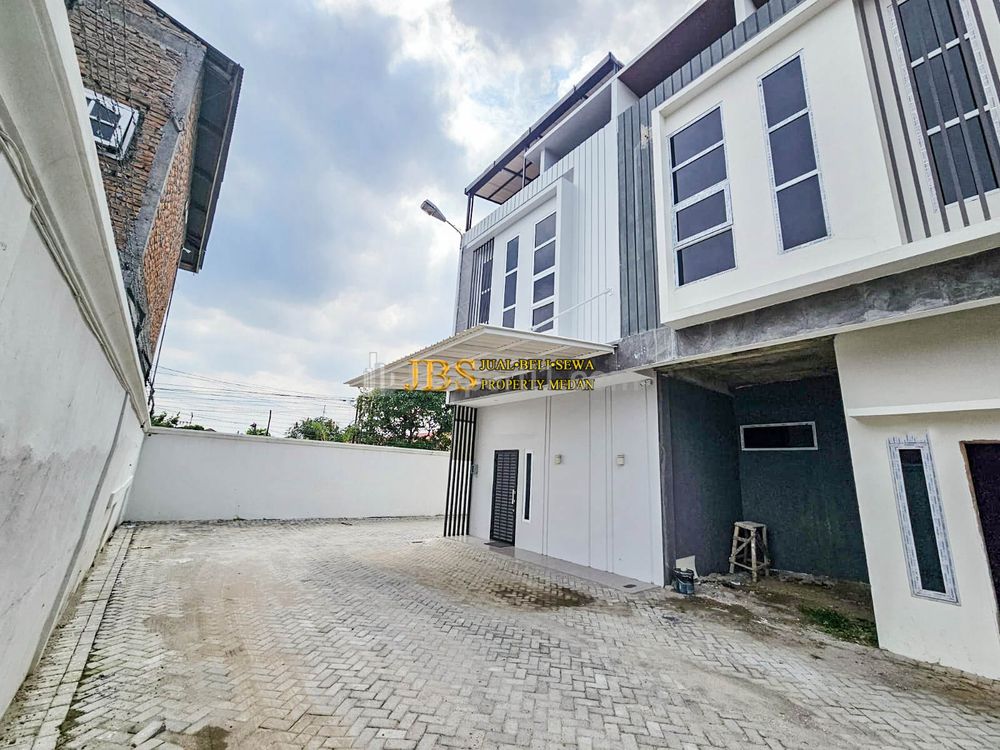 Dijual Rumah 2.5 Tingkat di Komplek Bhayangkara Palace di Daerah Krakatau Medan