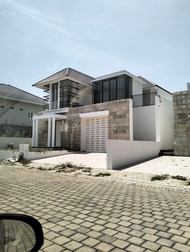 Dijual Hunian di Pusat Kota Jember, Jawa Timur