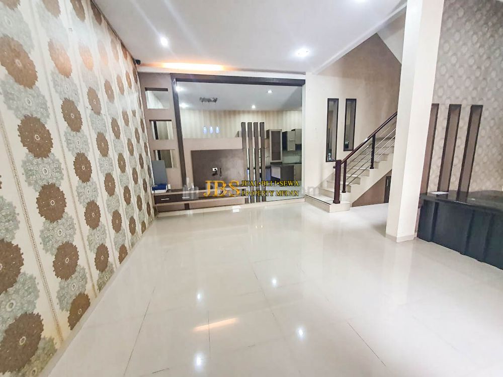 Dijual Rumah 2,5 Tingkat Siap Huni Full Furnished di Komplek Cemara Asri Jalan Azalea IV Medan