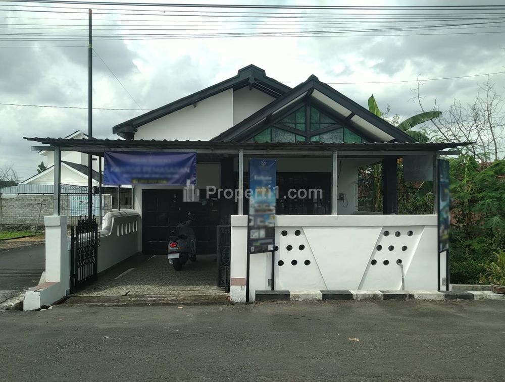 Jual Rumah Lokasi Strategis Mangku Jalan Aspal Kampung Akses Lebar di Berbah, Sleman, Yogyakarta