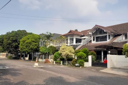 Dijual Rumah Terawat di Dalam Komplek di Lebak Bulus, Jakarta Selatan