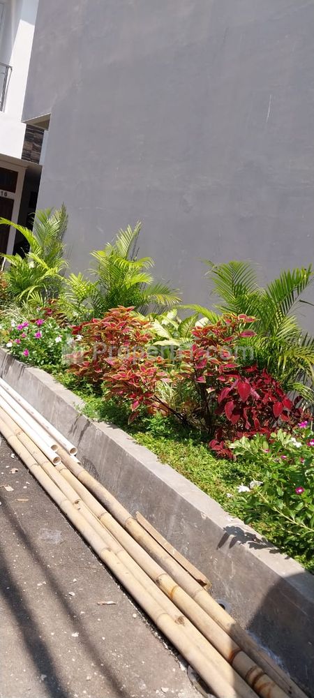 Dijual Rumah Mewah Garasi 2 Mobil di Matraman, Jakarta Timur