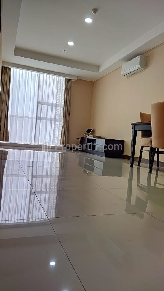 Dijual Apartemen AKR Gallery West Residence di Kebon Jeruk Jakarta Barat - 2BR Full Furnished