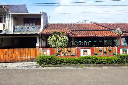 Disewakan Rumah dengan Paviliun Semi Furnished di Arcamanik Bandung