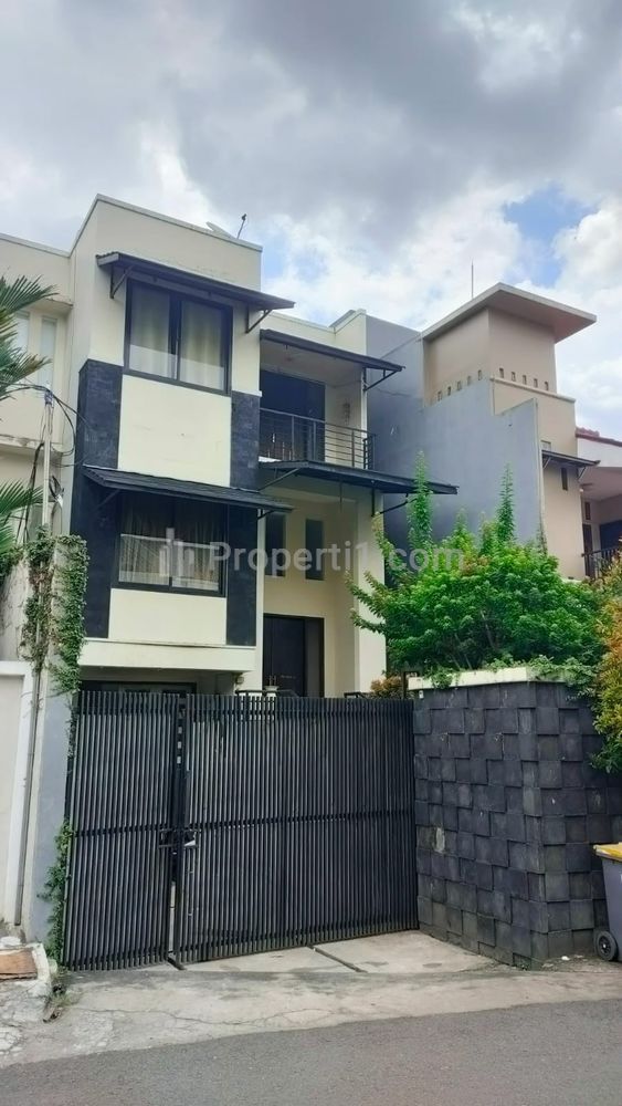 Jual Rumah Mewah 3 Lantai Daerah Cilandak Barat Jakarta Selatan