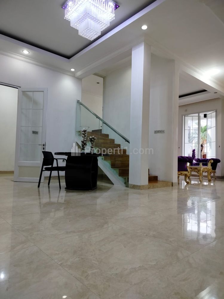 Rumah Dijual 2 Lantai Dalam Komplek Dekat dengan Tol Jatibening dan LRT di Bekasi Selatan