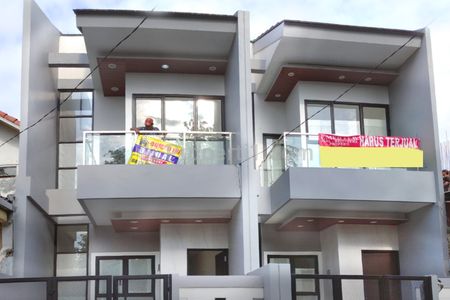 Dijual Rumah Baru Dua lantai Hadap Taman di Kompleks DKI Joglo, Kembangan, Jakarta Barat