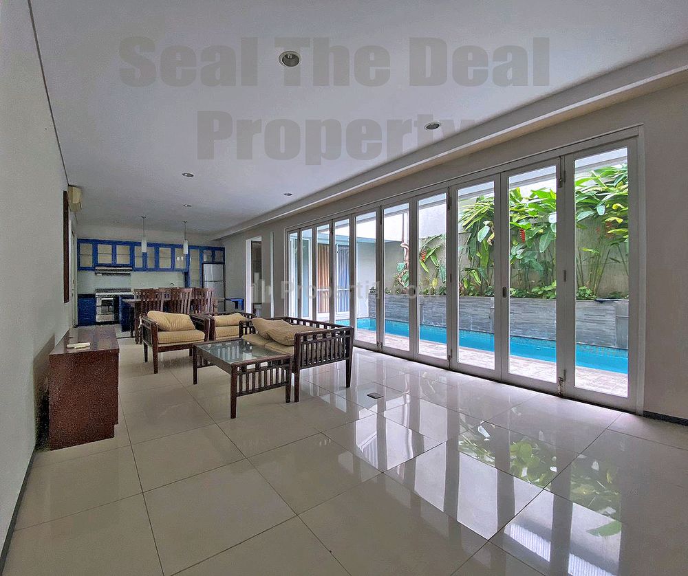 Disewakan Rumah di Area Senopati Jakarta STD029