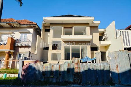 Dijual Rumah Baru, Minimalis Modern di Dekat GWalk, Citraland, Surabaya