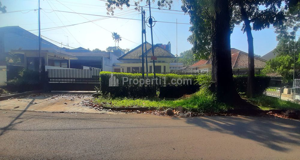 Disewakan Rumah Belanda Bersih dan Terawat untuk Komersial di Jalan Surya Kencana Dago Bandung