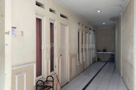 Dijual Kos-kosan 9 Pintu + Kios, Lokasi Strategis di Pinggir Jalan di Limo - Depok