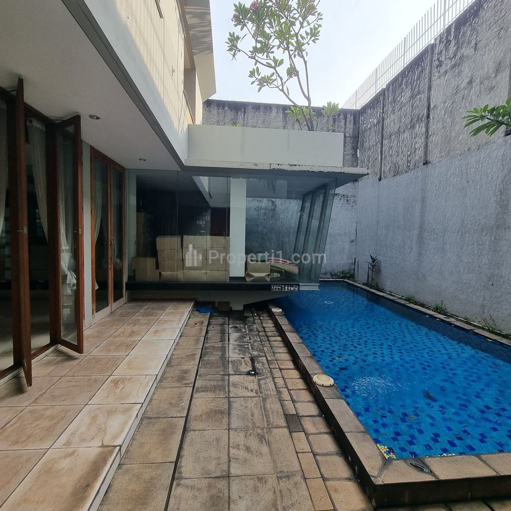 Disewakan Rumah Mewah dengan Pool, Lokasi di Pondok Indah Jakarta Selatan