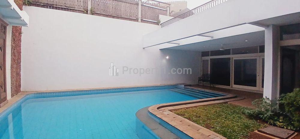 Disewakan Rumah di Lokasi Premium, Senayan Kebayoran Baru Jakarta Selatan