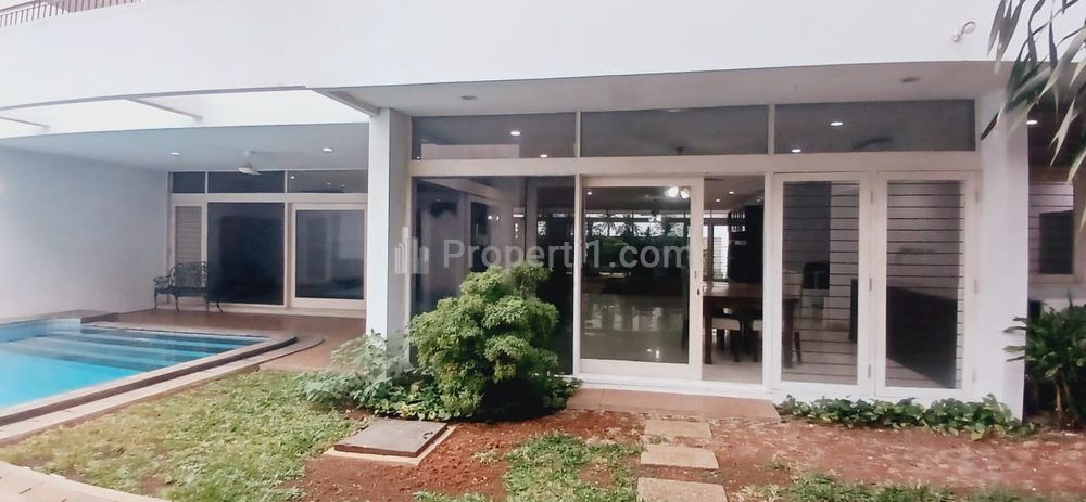 Disewakan Rumah di Lokasi Premium, Senayan Kebayoran Baru Jakarta Selatan