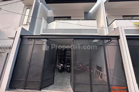 Dijual Rumah 2 Lantai Tropical Modern Style Bebas Banjir Lokasi Strategis di Pondok Kelapa Jakarta Timur