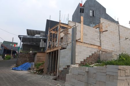 Dijual Segera Rumah Baru Progres Bangun Permata Grafika dekat RS Hermina, Banyumanik 2 Semarang