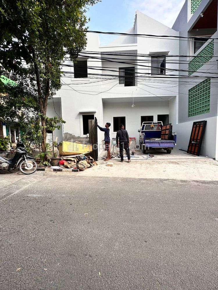 Dijual Rumah Baru 2 Lantai On Progress Lokasi Strategis di Kalisari, Pasar Rebo, Jakarta Timur