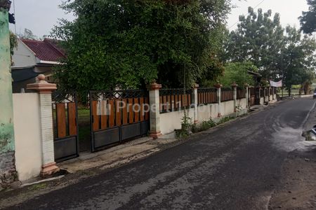 Jual Rumah Strategis 471m2 Siap Huni di Karanganyar