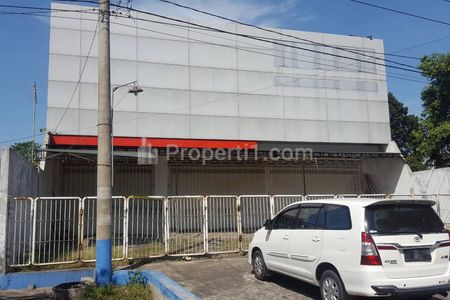 Jual Showroom Strategis di Tengah Kota Nganjuk, Kondisi Siap Pakai